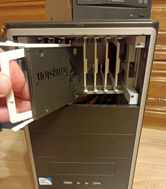 Корзина для 8 SSD в ПК